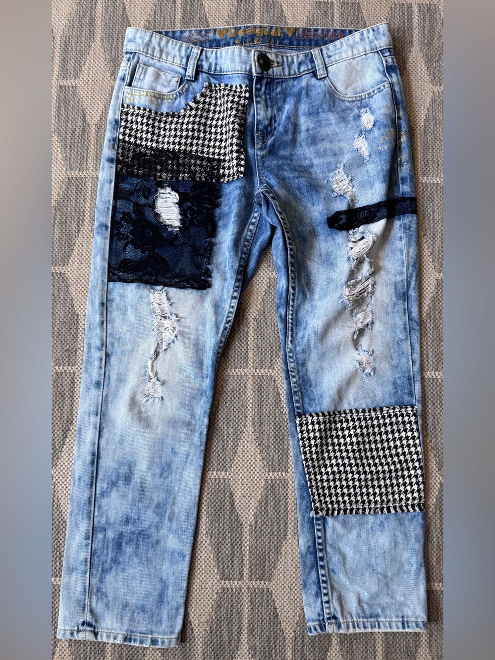 Desigual Light Skinny Jeans Patchwork Embroidery Lace Distressed Size 30”x 26”